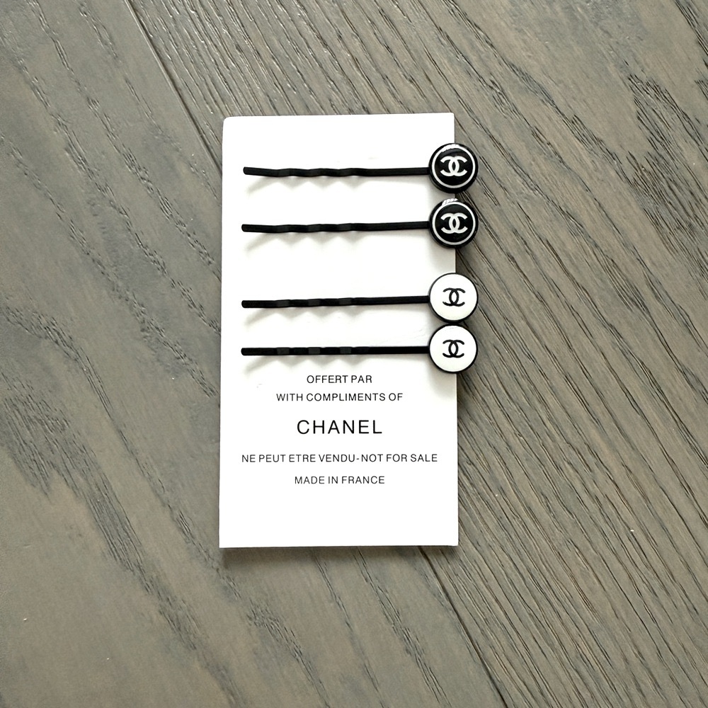 CHANEL Monochrome Logo Hair Clips